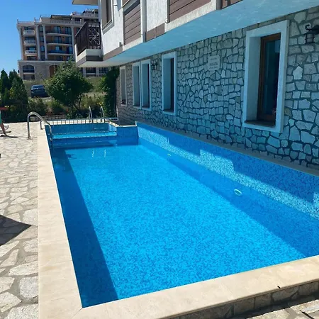 Apartment Lovely And Nice Furnished 3 In Fregata *